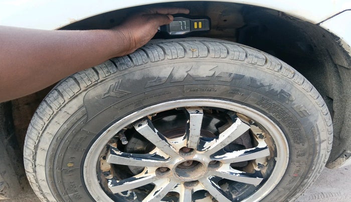 2012 Maruti Swift VDI, Diesel, Manual, 2,11,236 km, tyre