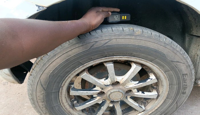 2012 Maruti Swift VDI, Diesel, Manual, 2,11,236 km, tyre