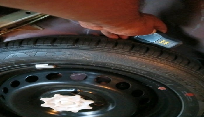 2015 Hyundai Grand i10 ASTA 1.2 KAPPA VTVT, Petrol, Manual, 1,54,680 km, tyre