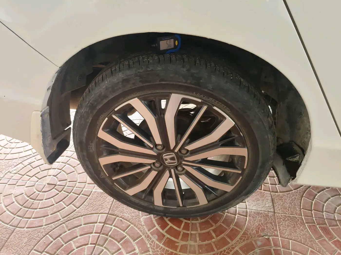 2015 Honda City 1.5L I-VTEC VX CVT, Petrol, Automatic, 75,268 km, tyre