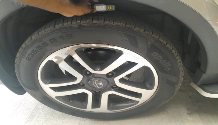 2017 Tata Hexa XTA 4X2 6 STR, Diesel, Automatic, 1,19,212 km, tyre