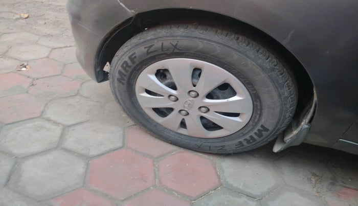 2010 Hyundai i10 MAGNA 1.2, Petrol, Manual, 1,42,438 km, tyre