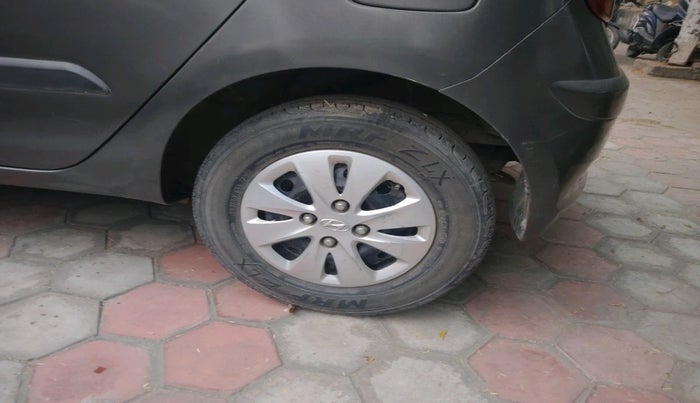 2010 Hyundai i10 MAGNA 1.2, Petrol, Manual, 1,42,438 km, tyre