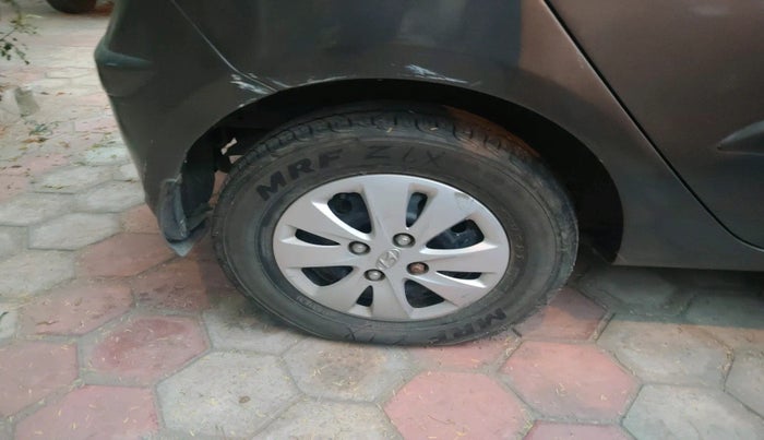 2010 Hyundai i10 MAGNA 1.2, Petrol, Manual, 1,42,438 km, tyre