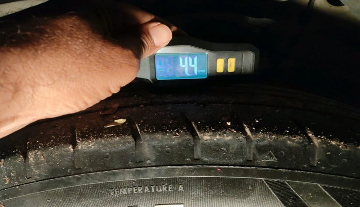 2023 KIA CARENS PRESTIGE 1.5 PETROL 7 STR, Petrol, Manual, 28,072 km, tyre