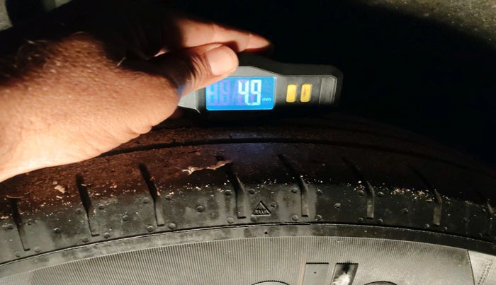 2023 KIA CARENS PRESTIGE 1.5 PETROL 7 STR, Petrol, Manual, 28,072 km, tyre