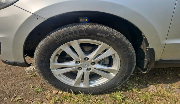 2010 Hyundai Santa Fe 4 WD, Diesel, Manual, 1,39,680 km, tyre