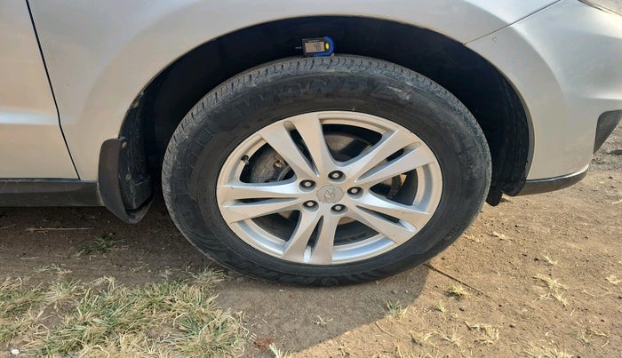2010 Hyundai Santa Fe 4 WD, Diesel, Manual, 1,39,680 km, tyre