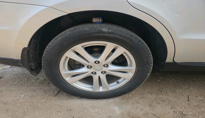 2010 Hyundai Santa Fe 4 WD, Diesel, Manual, 1,39,680 km, tyre