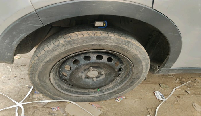 2019 Tata NEXON XE PETROL, Petrol, Manual, 42,818 km, tyre