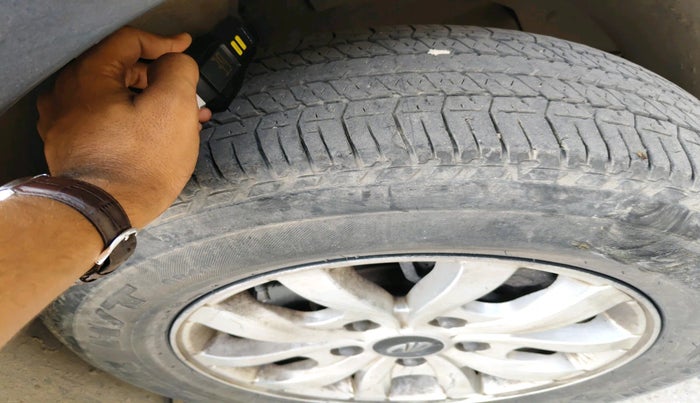 2017 Mahindra XUV500 W10 AT, Diesel, Automatic, 97,101 km, tyre