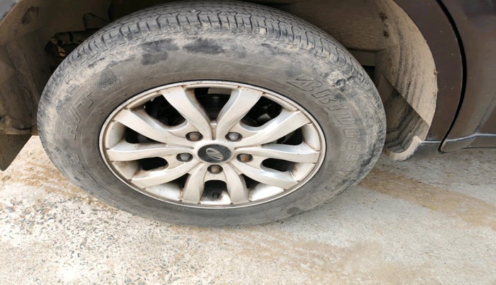 2017 Mahindra XUV500 W10 AT, Diesel, Automatic, 97,101 km, tyre