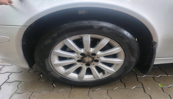 2007 Mercedes Benz E Class 280 CDI ELEGANCE, Diesel, Automatic, 1,30,262 km, tyre