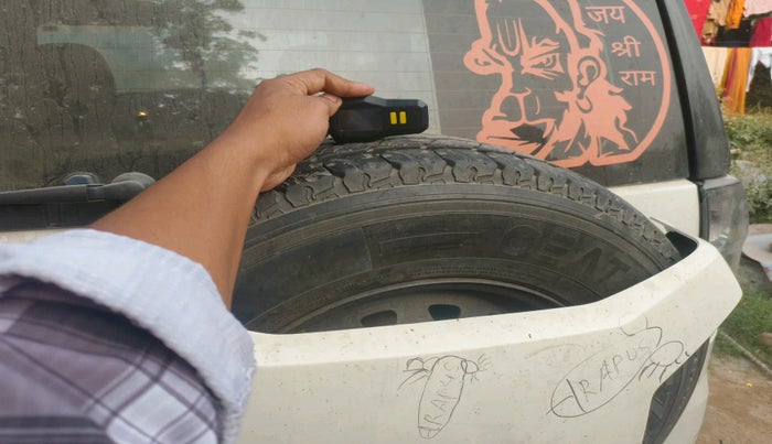 2019 Mahindra TUV300 T6 PLUS, Diesel, Manual, 33,098 km, tyre