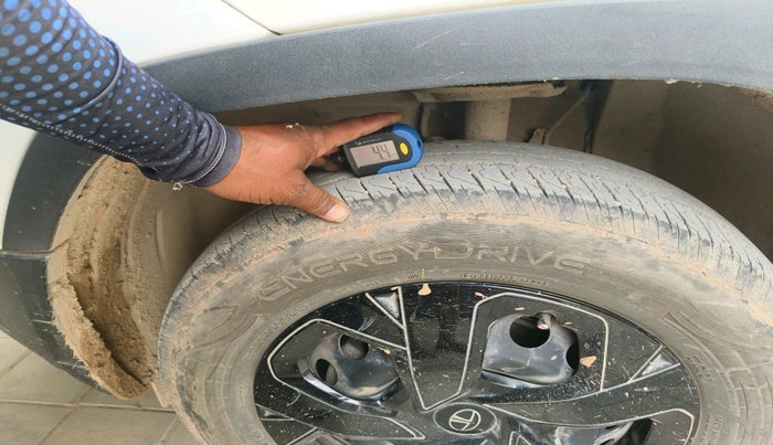 2024 Tata PUNCH ADVENTURE RHYTHM CNG, Petrol, Manual, 25,695 km, tyre