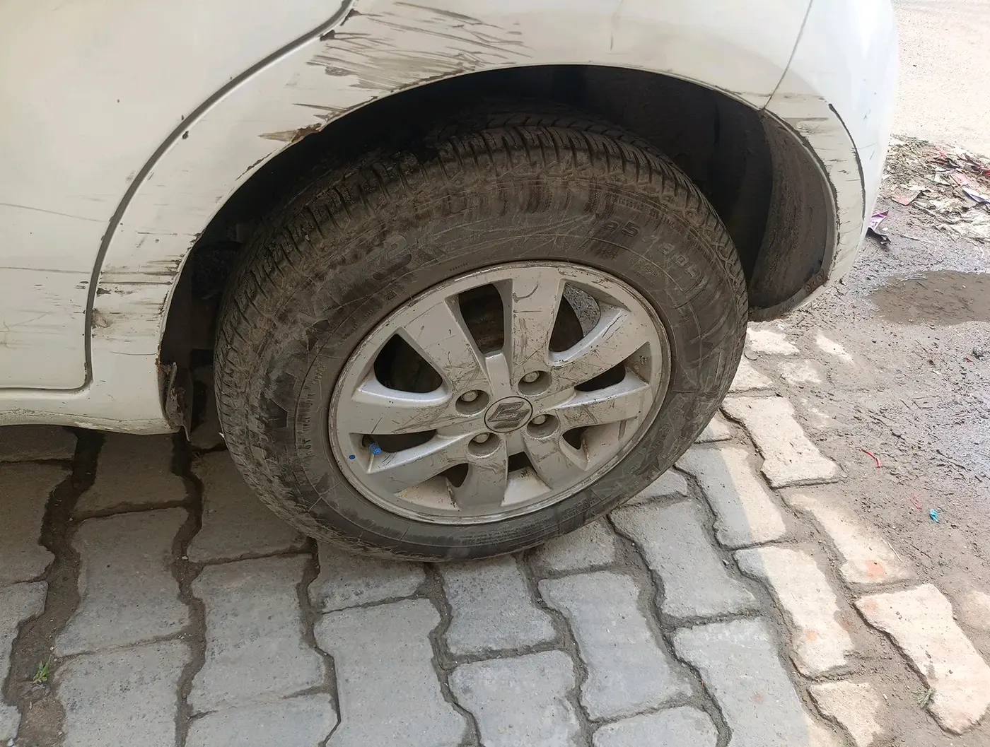 2016 Maruti Ritz ZXI, Petrol, Manual, 1,14,607 km, tyre