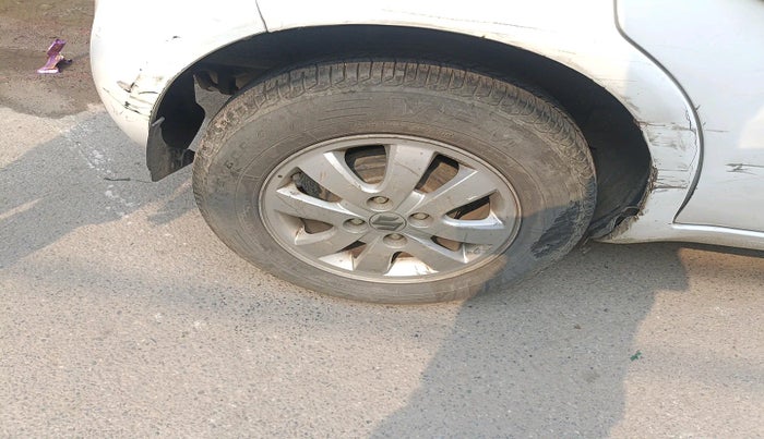 2016 Maruti Ritz ZXI, Petrol, Manual, 1,14,607 km, tyre