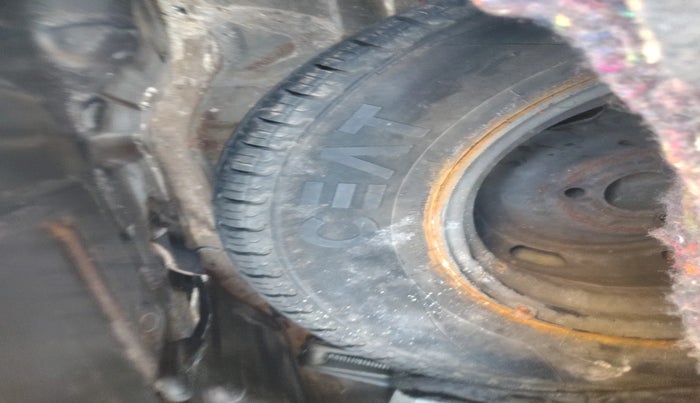 2017 Renault Kwid RXT 1.0 (O), Petrol, Manual, 98,932 km, tyre