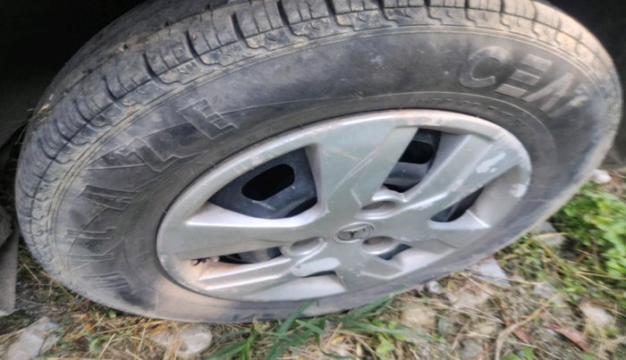 2017 Renault Kwid RXT 1.0 (O), Petrol, Manual, 98,932 km, tyre