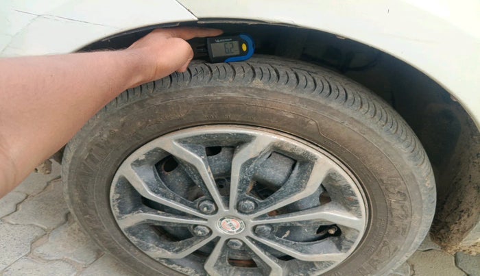 2015 Tata Bolt XE REVOTRON, Petrol, Manual, 90,100 km, tyre