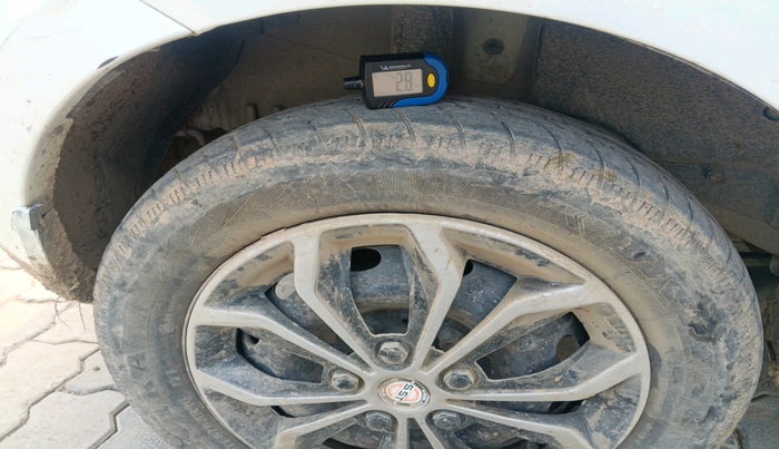 2015 Tata Bolt XE REVOTRON, Petrol, Manual, 90,100 km, tyre