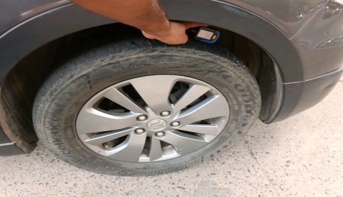 2016 Maruti S Cross ALPHA 1.3, Diesel, Manual, 1,00,058 km, tyre