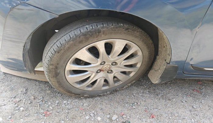 2017 Maruti Baleno ALPHA PETROL 1.2, Petrol, Manual, 1,11,899 km, tyre