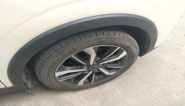 2021 Mahindra XUV300 W8 (O) 1.2 PETROL, Petrol, Manual, 28,893 km, tyre