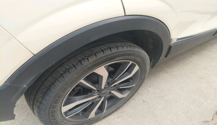 2021 Mahindra XUV300 W8 (O) 1.2 PETROL, Petrol, Manual, 28,893 km, tyre