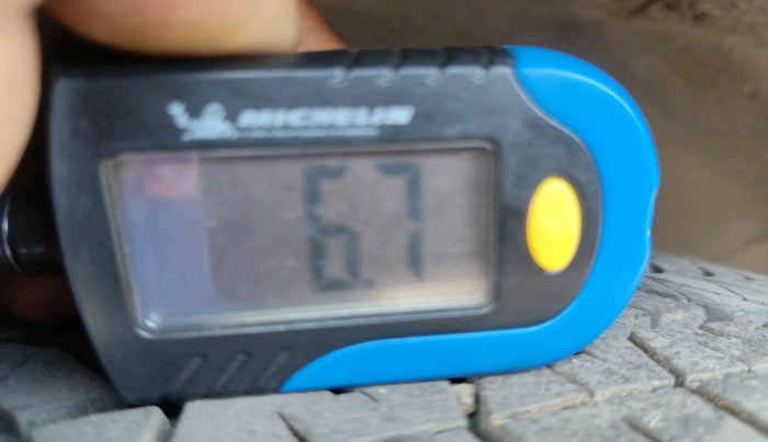 2016 Mahindra XUV500 W10, Diesel, Manual, 90,223 km, tyre