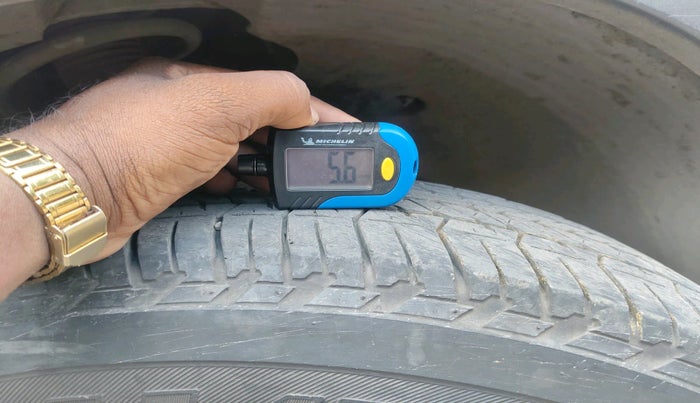 2016 Mahindra XUV500 W10, Diesel, Manual, 90,223 km, tyre