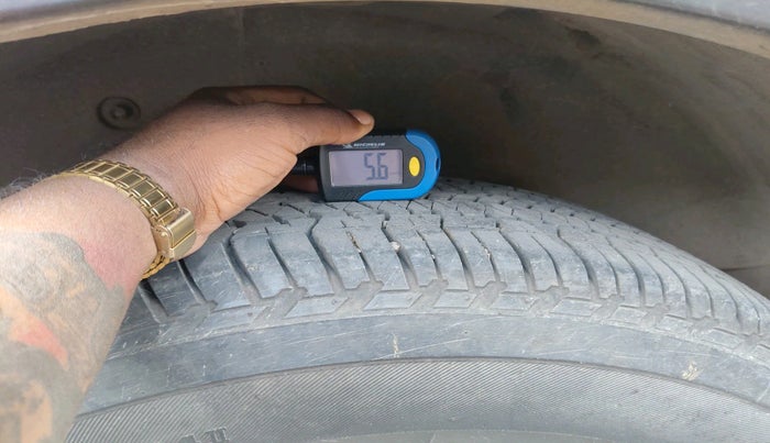 2016 Mahindra XUV500 W10, Diesel, Manual, 90,223 km, tyre