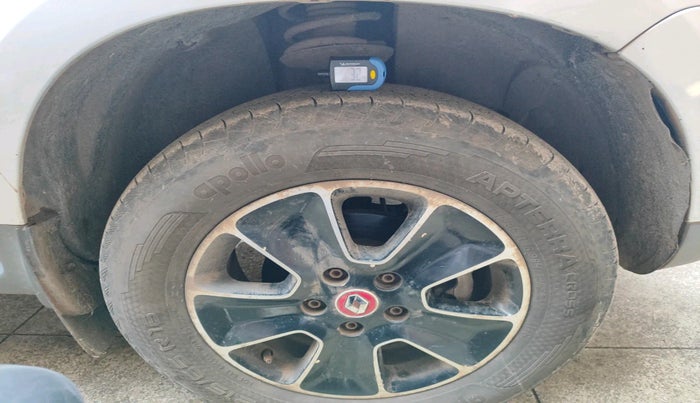 2017 Renault Duster 85 PS RXS MT DIESEL, Diesel, Manual, 1,03,303 km, tyre