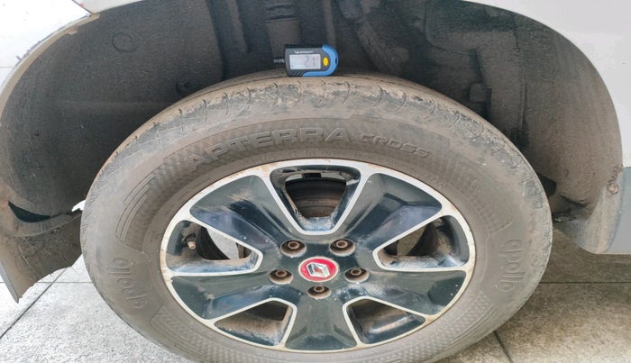 2017 Renault Duster 85 PS RXS MT DIESEL, Diesel, Manual, 1,03,303 km, tyre