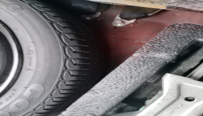 2016 Maruti Wagon R 1.0 VXI, Petrol, Manual, 76,801 km, tyre