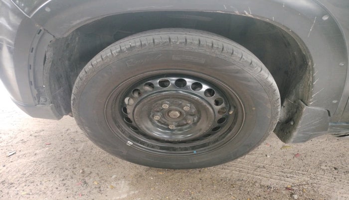 2019 Maruti Vitara Brezza VDI AMT, Diesel, Automatic, 1,37,627 km, tyre