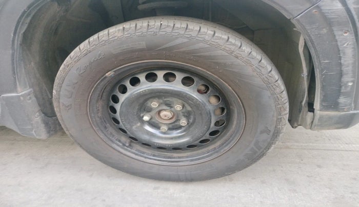 2019 Maruti Vitara Brezza VDI AMT, Diesel, Automatic, 1,37,627 km, tyre