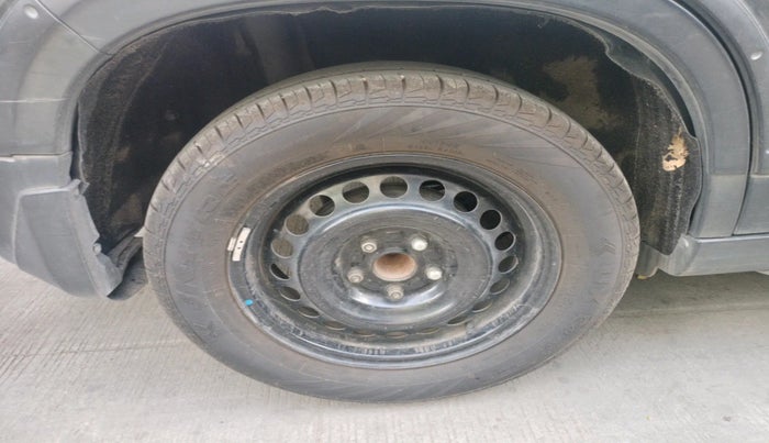 2019 Maruti Vitara Brezza VDI AMT, Diesel, Automatic, 1,37,627 km, tyre