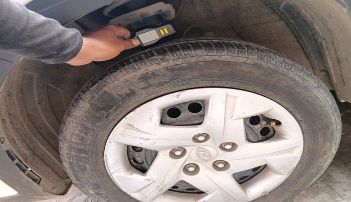 2021 Hyundai VENUE E 1.2, Petrol, Manual, 65,602 km, tyre