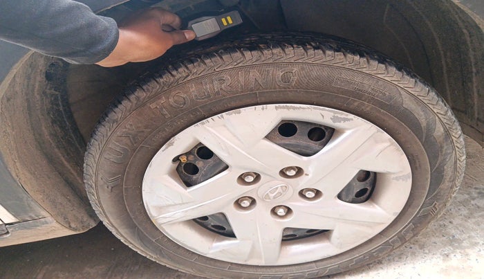 2021 Hyundai VENUE E 1.2, Petrol, Manual, 65,602 km, tyre