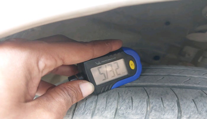 2014 Maruti Swift VXI, Petrol, Manual, 83,227 km, tyre
