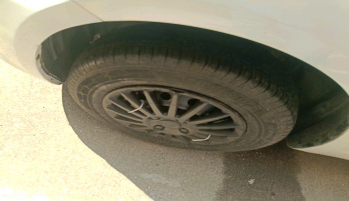 2012 Maruti Swift Dzire VXI, Petrol, Manual, 1,76,664 km, tyre