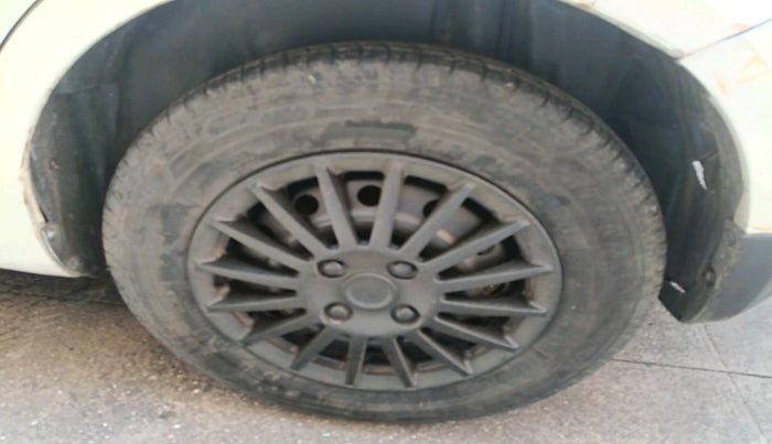 2012 Maruti Swift Dzire VXI, Petrol, Manual, 1,76,664 km, tyre