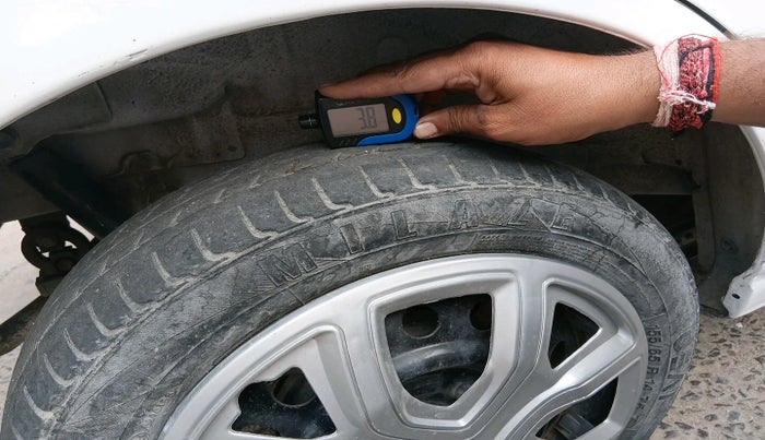 2014 Maruti Wagon R 1.0 VXI, Petrol, Manual, 81,563 km, tyre