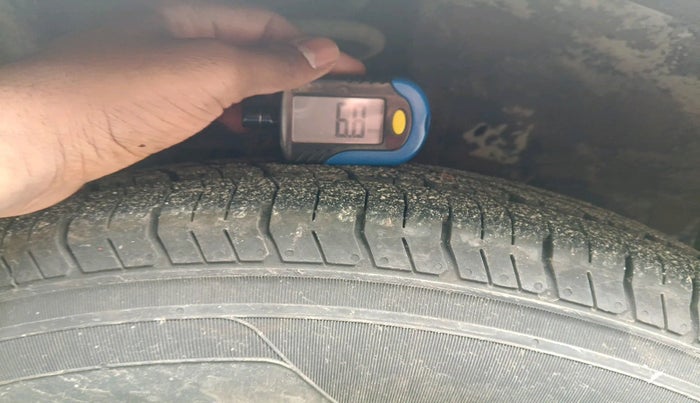 2011 Maruti Swift LXI, Petrol, Manual, 39,310 km, tyre