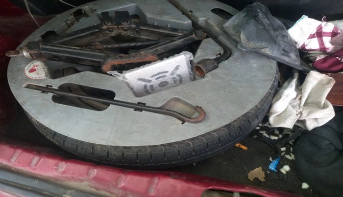 2012 Hyundai Eon D-LITE, Petrol, Manual, 75,190 km, tyre