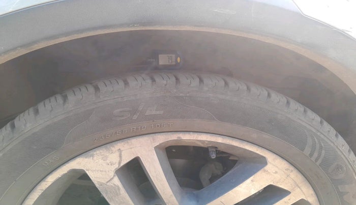 2019 Tata Hexa XTA 4X2 6 STR, Diesel, Automatic, 1,47,807 km, tyre