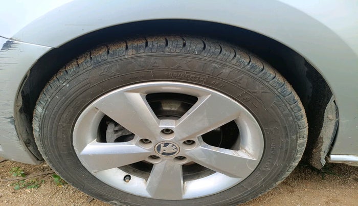 2016 Skoda Rapid AMBITION 1.5 TDI AT, Diesel, Automatic, 1,15,383 km, tyre