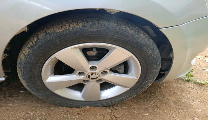 2016 Skoda Rapid AMBITION 1.5 TDI AT, Diesel, Automatic, 1,15,383 km, tyre