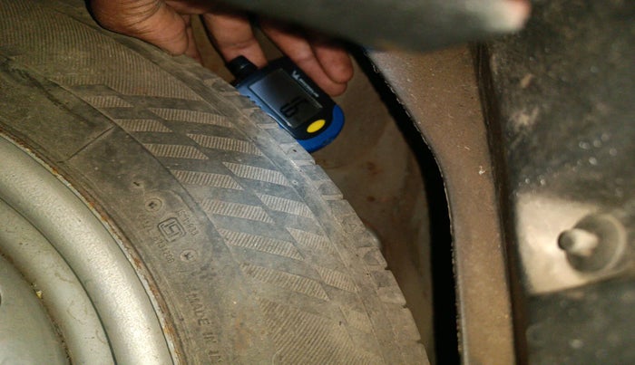 2015 Maruti Wagon R 1.0 LXI CNG, Petrol, Manual, 1,27,166 km, tyre